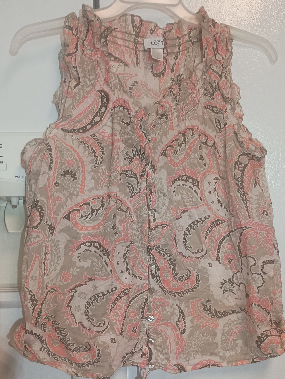 And Taylor LOFT Paisley Sleeveless Button-Front Blouse in Beige and Coral Wms. L